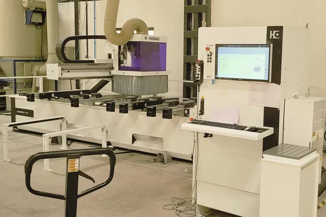 CNC machining centre with control console